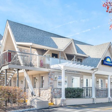 Days Inn By Wyndham Springfield/Phil.Intl Airport Экстерьер фото