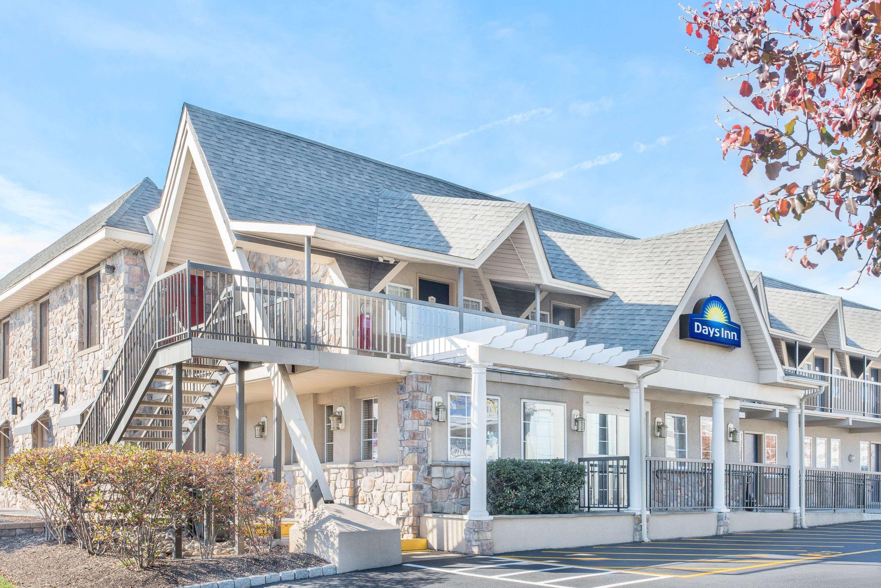 Days Inn By Wyndham Springfield/Phil.Intl Airport Экстерьер фото